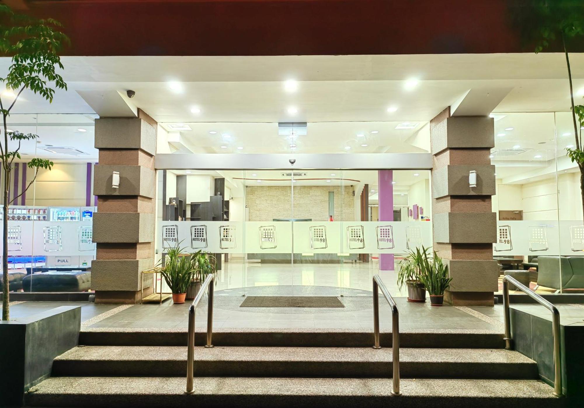 Hotel 98
