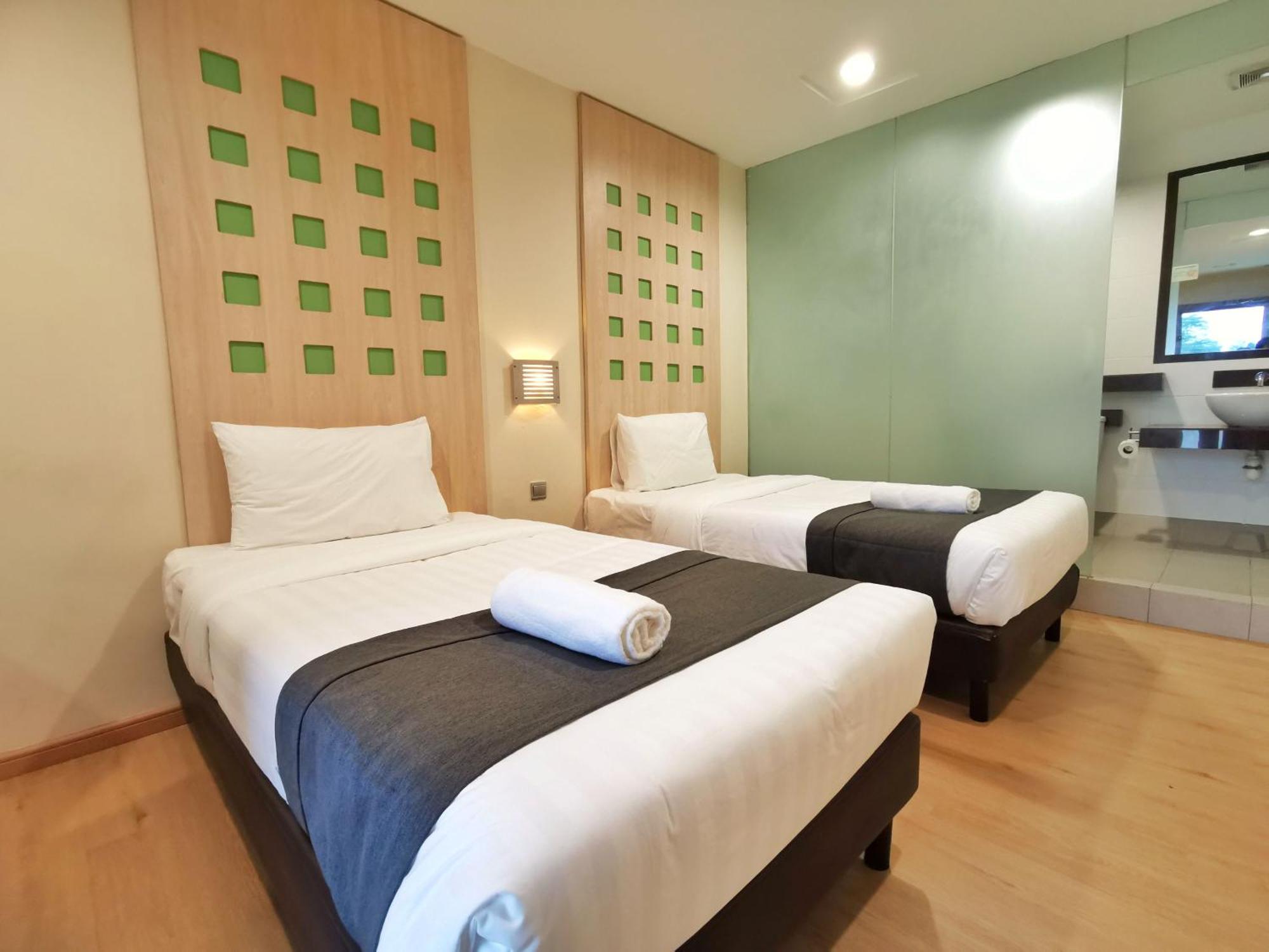Hotel 98 2*